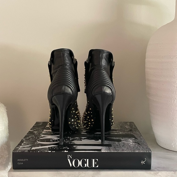 Alexander McQueen Black Leather Studded Faithful Skull Peep Toe Ankle Boots - Picture 3 of 6